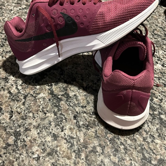 Nike Burgundy Sneakers - Picture 2 of 3